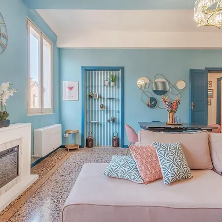 Dolcevita Penthouse - A Due Passi Dalla Ghirlandina アパート