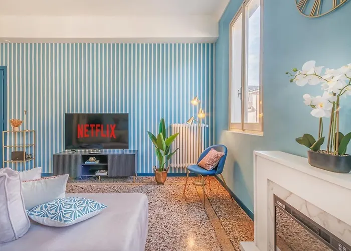 Dolcevita Penthouse - A Due Passi Dalla Ghirlandina Διαμέρισμα